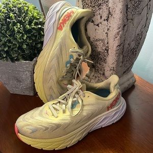Hoka Ahari 6 Size 7.5 yellow